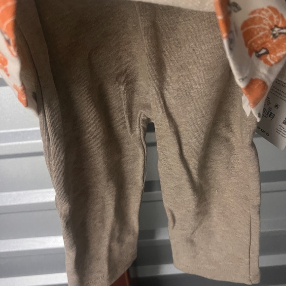 Carter’s Little Pumpkin Outfit 9 months - Picture 2 of 4